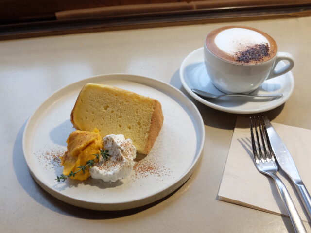 お気に入りのカフェでモーニングを